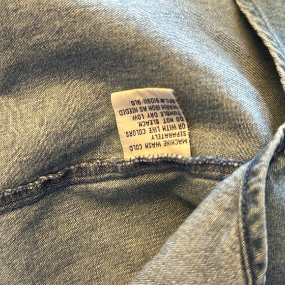 BOBBIE BROOKS Denim Button-Down Christmas ornament present poinsettia Jean shirt - Picture 8 of 15